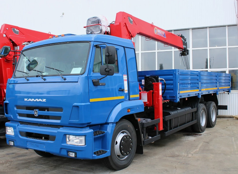 Бортовой автомобиль КАМАЗ 65117 с КМУ Horyong HRS 206