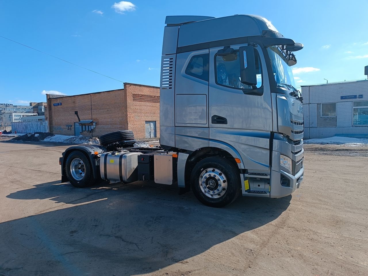 Седельный тягач JAC K7